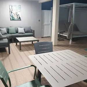 https://charmant-bas-de-villa-avec-piscine-privee.comcaribbean.com